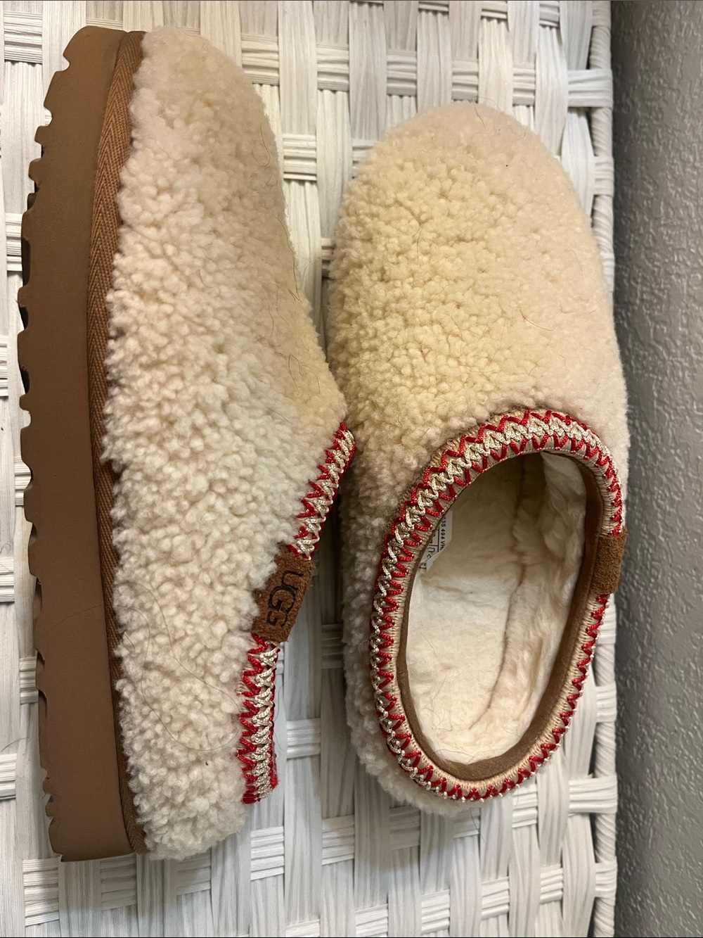 UGG Cream Shearling Slip-On Slippers with Red Trim size 8 Gently worn
